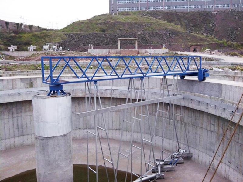 周邊轉動刮泥機